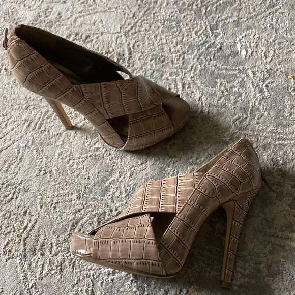 Steve Madden tan pumps 6 - Picture 3 of 6